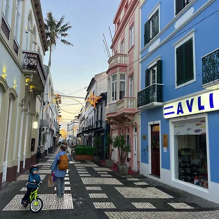 Toi Et Moi Downtown-guests Speek For Us! 蓬塔德尔加达